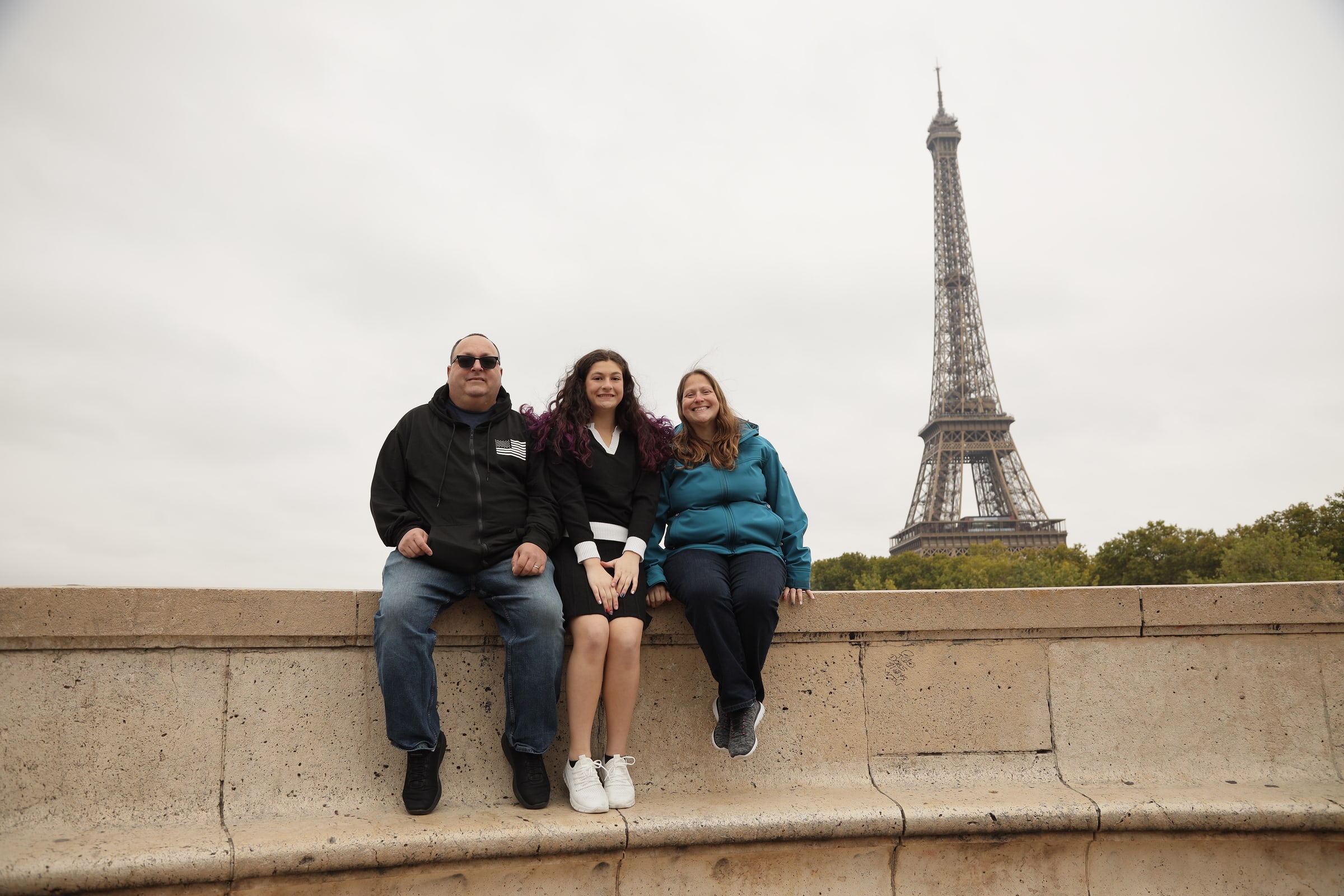 Family photoshoot at the Eiffel Tower, Paris